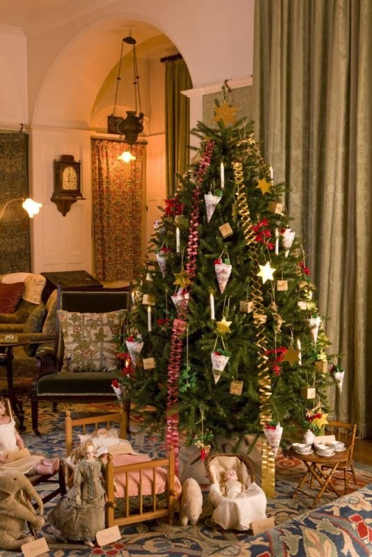 victorian-style-christmas-tree