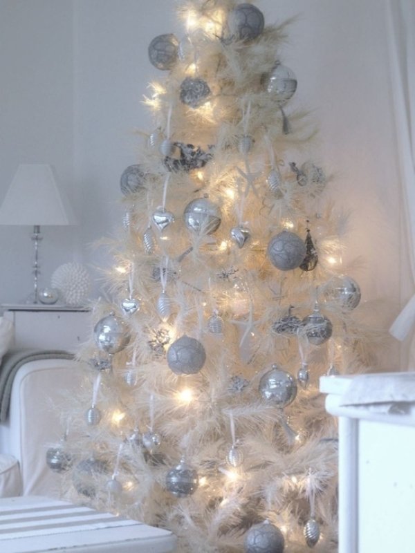 white-christmas-tree-decorating-ideas