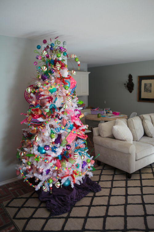 25 Awesome Slim Christmas Tree Decorations Ideas - MagMent