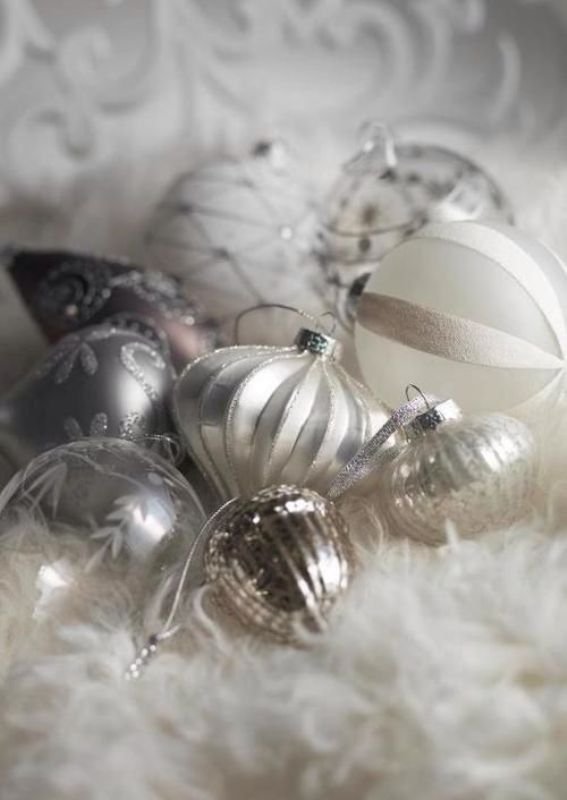 white-and-silver-christmas-ornaments-ideas