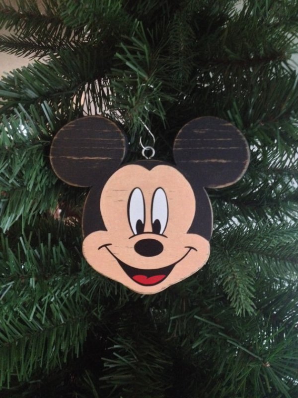 wooden-mickey-mouse-ornament