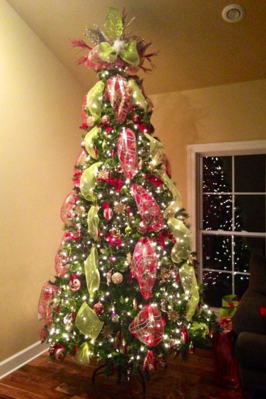 christmas-tree-with-deco-mesh-pinterest