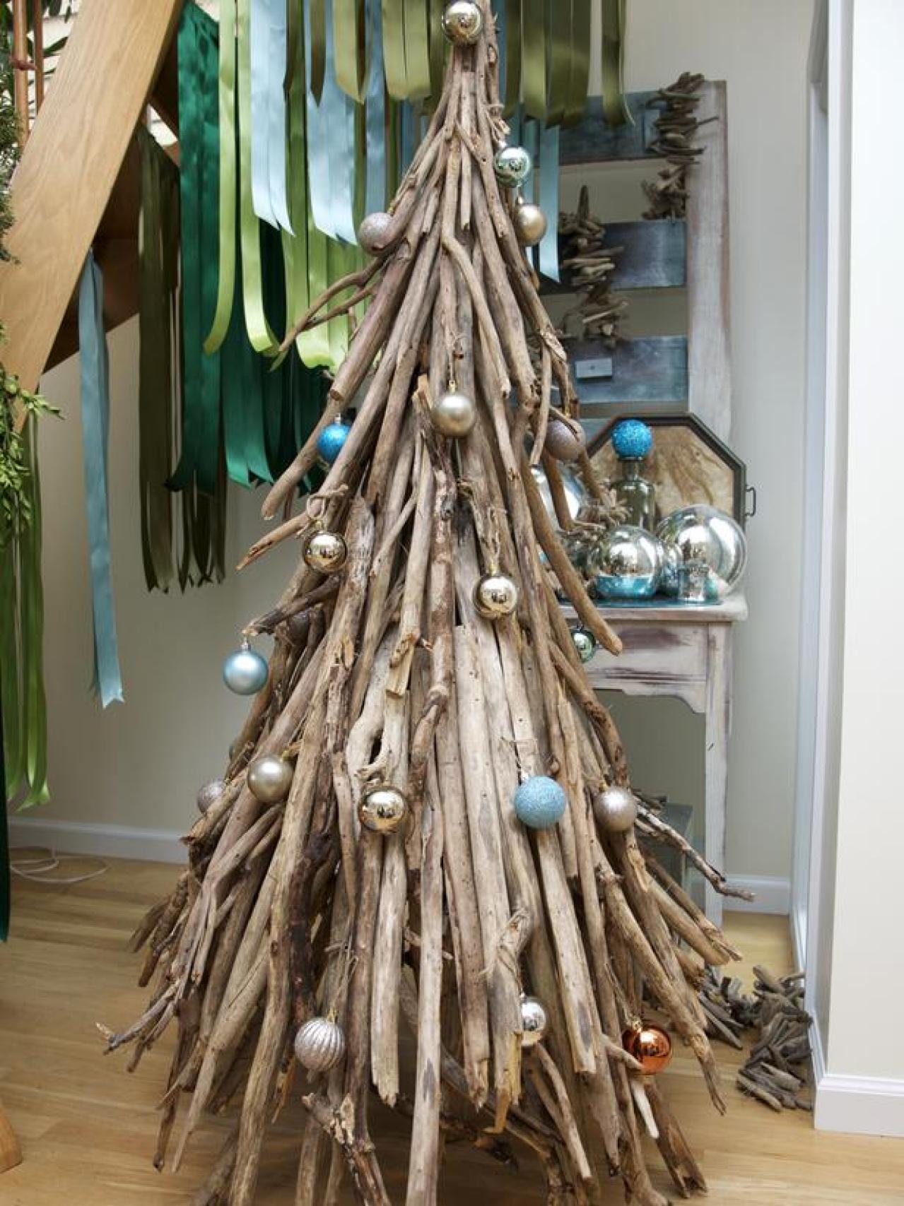 30 Cheerful and Cute Rustic Christmas Crafts Ideas  MagMent