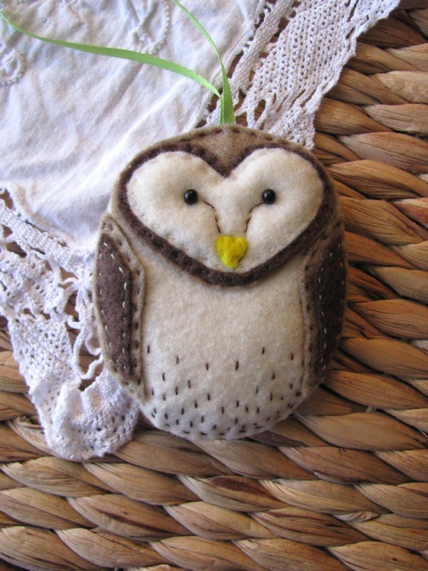 barn-owl-felt-ornament