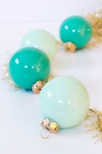 25 Modern Christmas Ornaments You Can Try This Year - MagMent