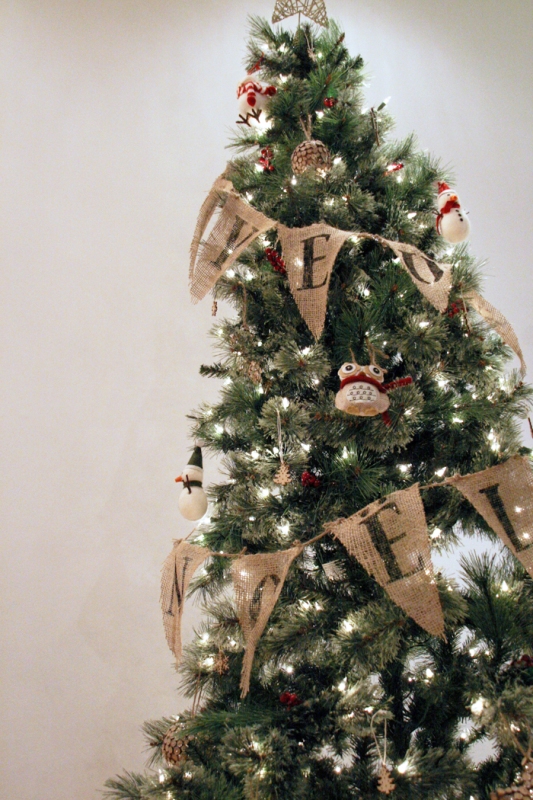 burlap-garland-on-christmas-tree