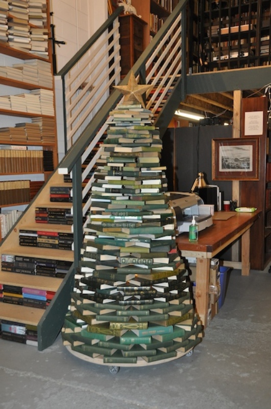 christmas-tree-out-of-books