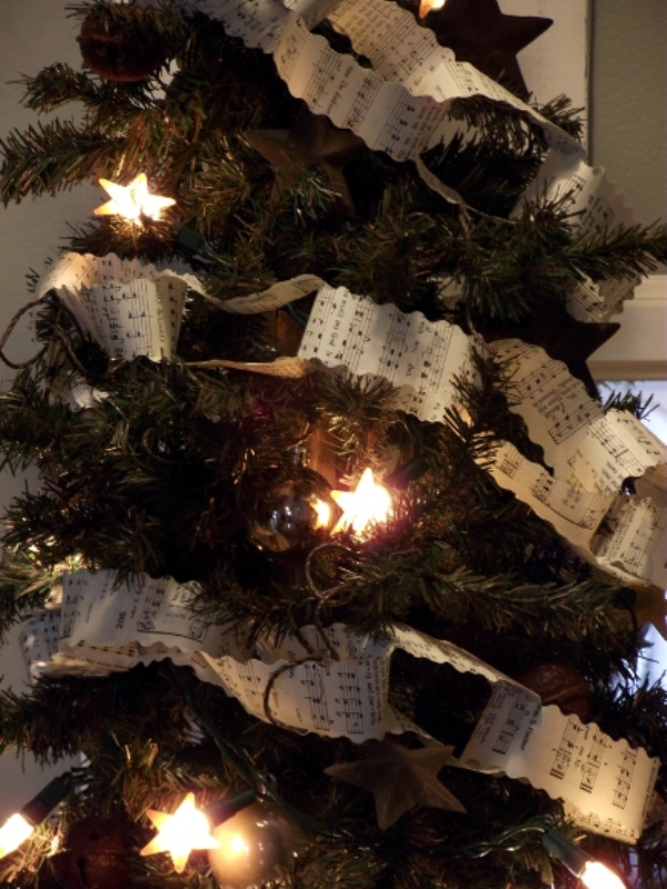 christmas-tree-paper-chain-garland