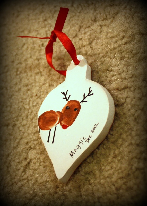 cool-thumbprint-reindeer-ornaments