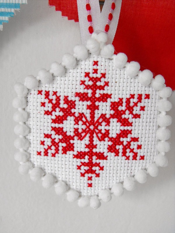 cross-stitch-christmas-tree-ornament-ideas