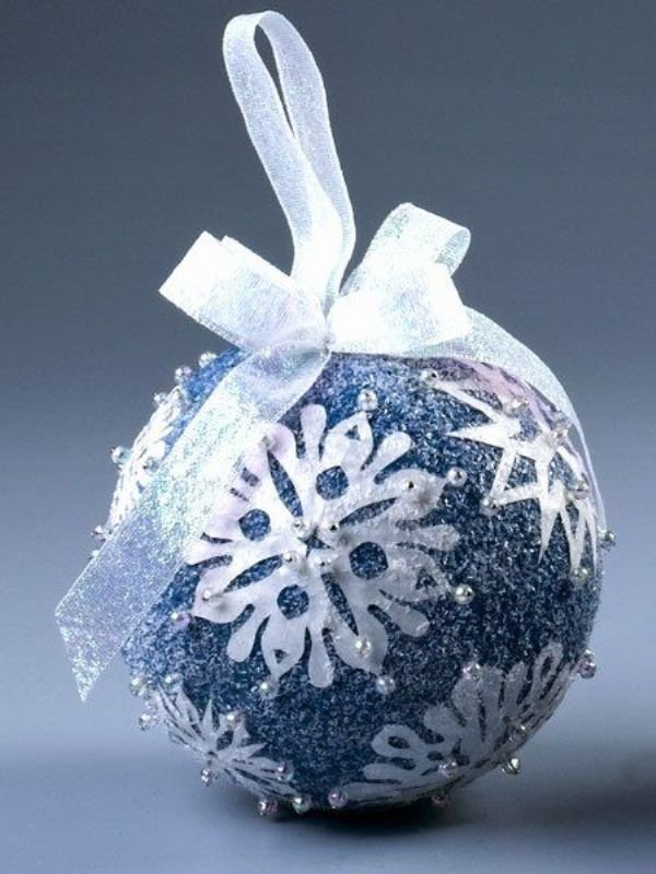 make-paper-snowflake-ornaments