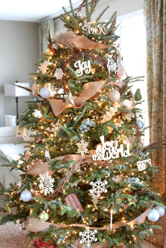 neutrals-and-burlap-christmas-tree