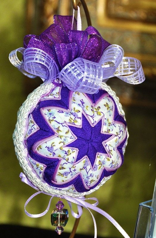 no-sew-quilted-christmas-ball-ornament