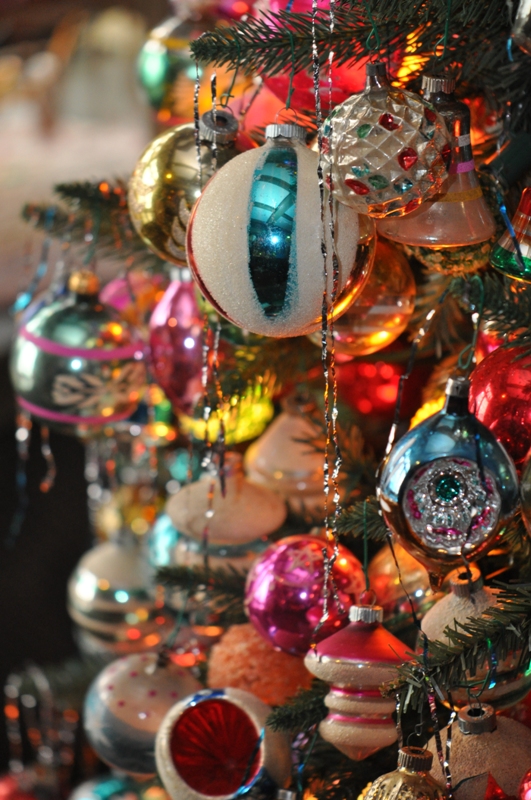 shiny-brite-vintage-christmas-ornaments
