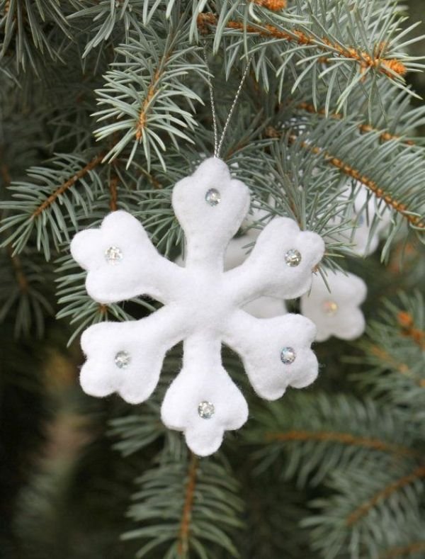 snowflake-felt-christmas-ornament