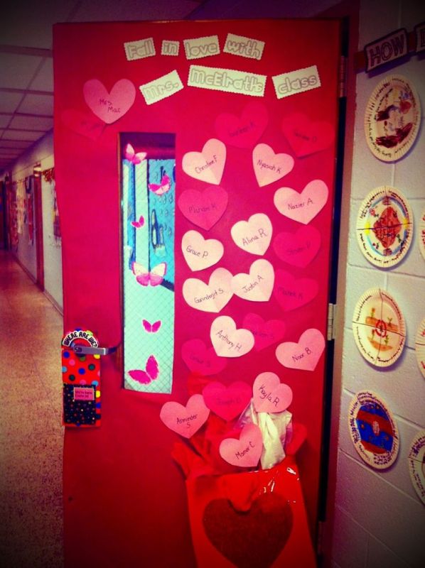 valentines-day-classroom-door-decor