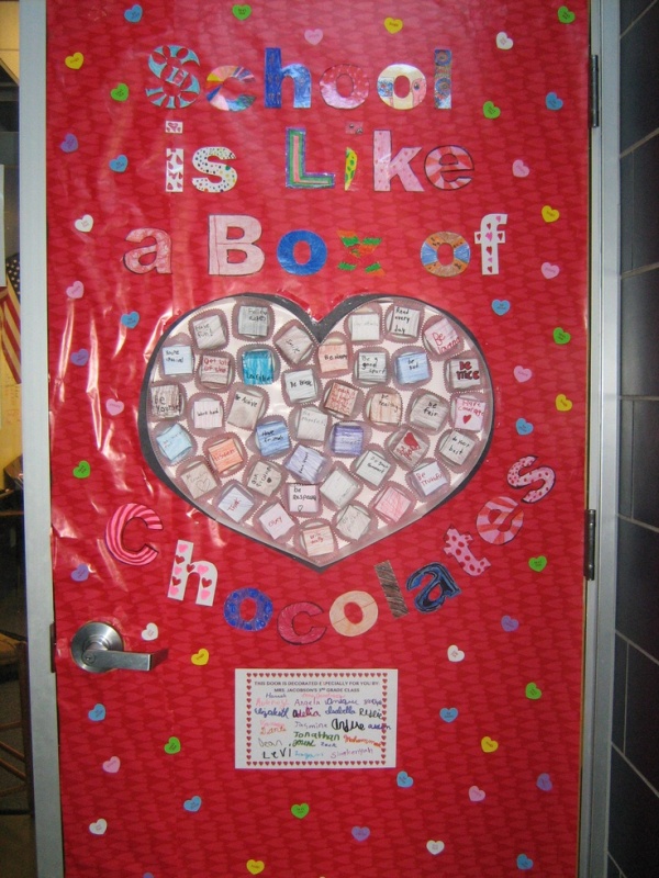 valentines-day-classroom-door-decoration