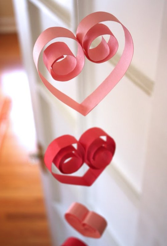 valentines-day-paper-heart-garland