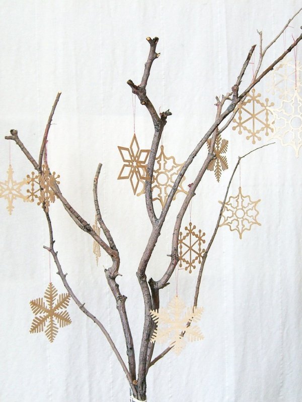 wooden-snowflake-christmas-tree-ornaments