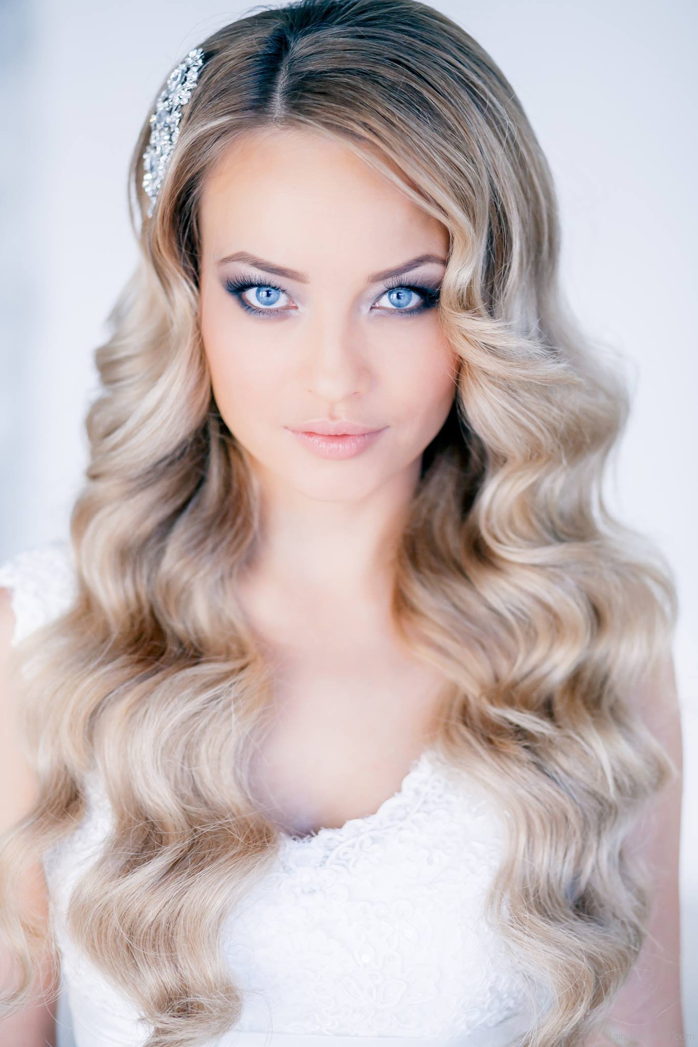 20 Long Curls Hairstyles for Weddings You Can Do At Home ...