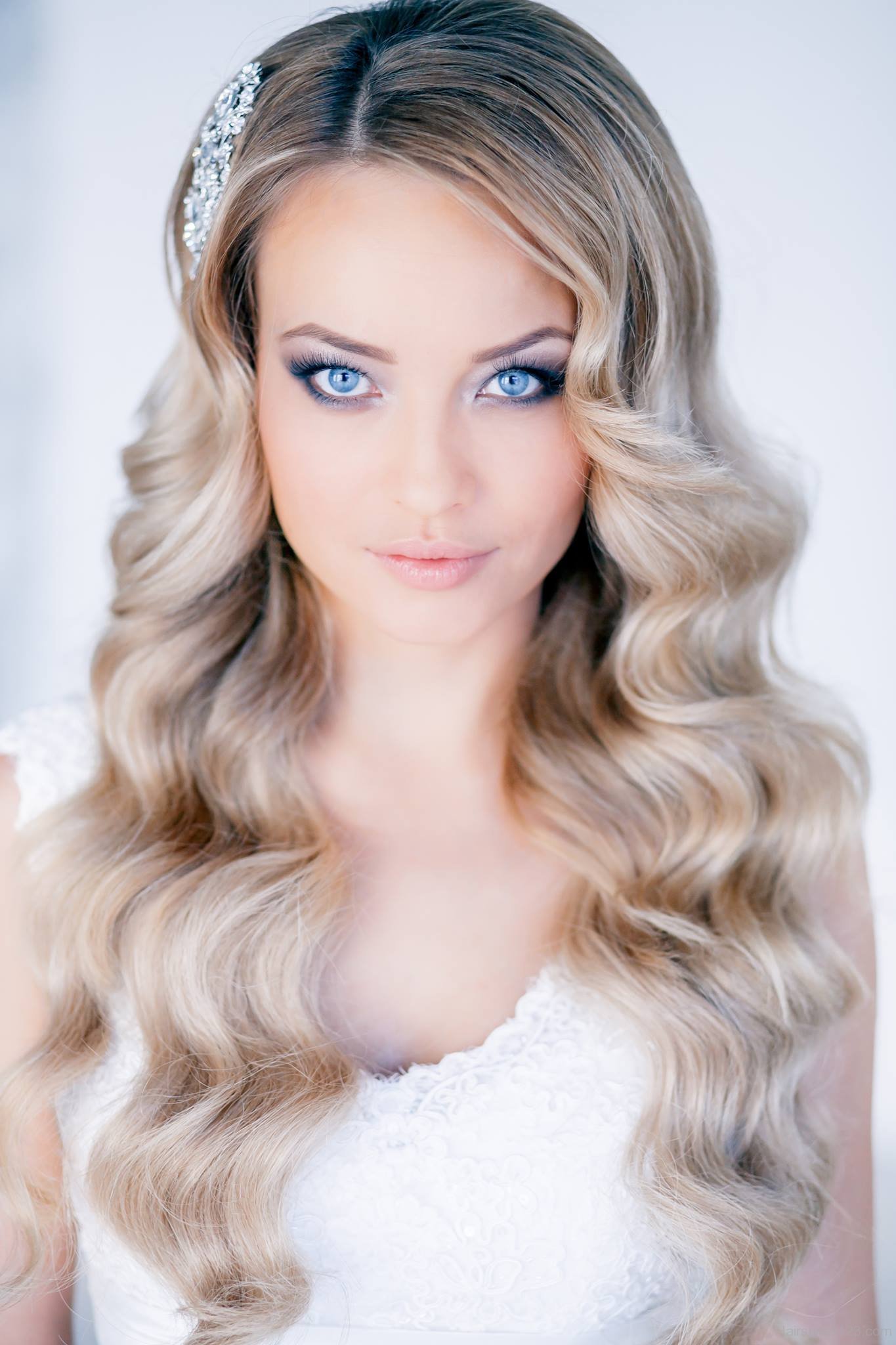 20 Long Curls Hairstyles For Weddings You Can Do At Home MagMent 20 Long Curls Hairstyles For Weddings You Can Do At Home MagMent