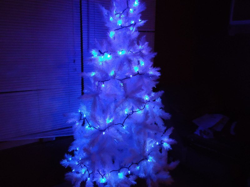 25 Blue Color Theme Christmas Tree Decorations Ideas - MagMent