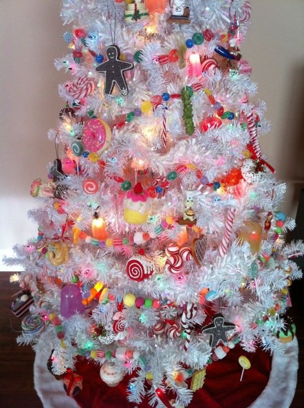 30 Candy Christmas Tree Decorations Ideas That Will Make Your Holiday ...