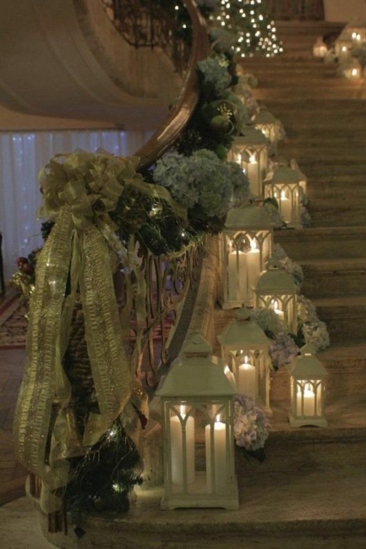 30 Most Pinned Staircase Christmas Decorations Ideas - MagMent